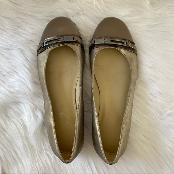 Naturalizer Size 8 Helina Flats Gold Taupe Nude Patent Toe Flexible N5 Comfort - Picture 10 of 10